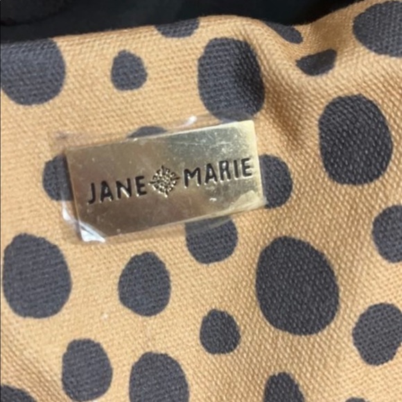 Jane Marie | Weekender Medium Duffle Bag - Picture 2 of 4